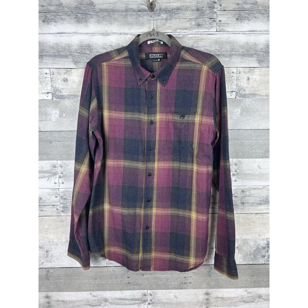 Ezekiel Men's Medium Plaid Long Sleeve Button Up